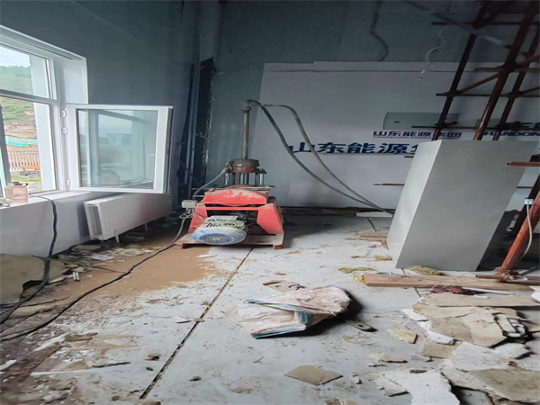 南圣镇地基基础下沉墙体裂缝加固注浆顶升施工