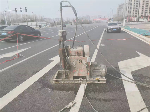 南圣镇公路路面下沉沉降开裂注浆加固施工