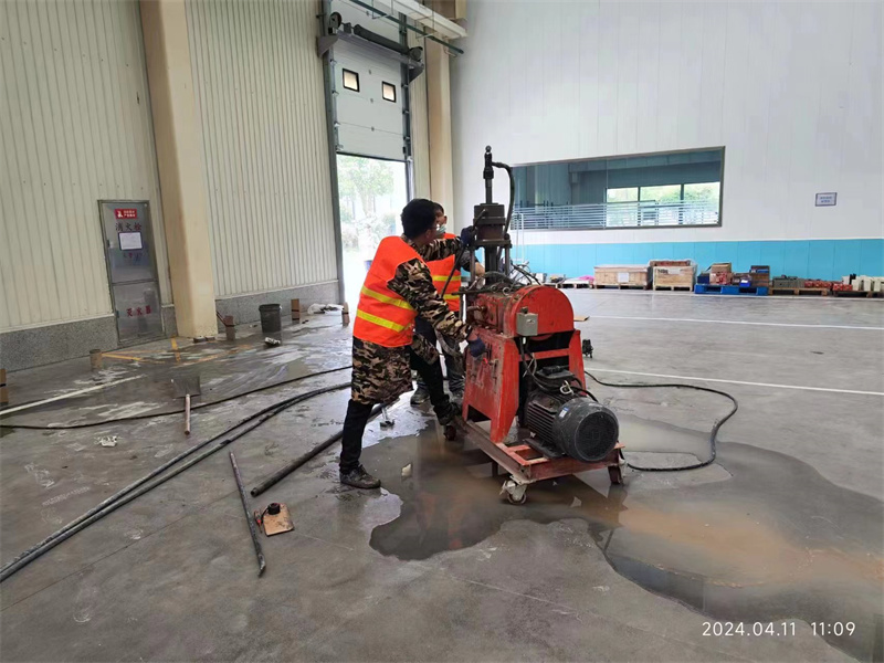 南圣镇厂房地面下沉塌陷注浆加固施工